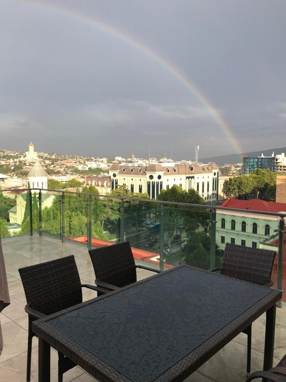 Lesya Apartment With Terrace Tbilisi ภายนอก รูปภาพ